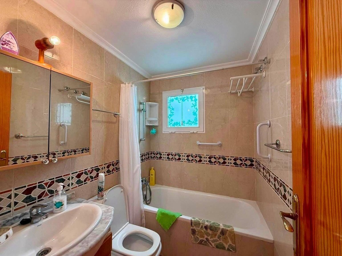 2 Bed Middle Floor Apartment in Torrevieja