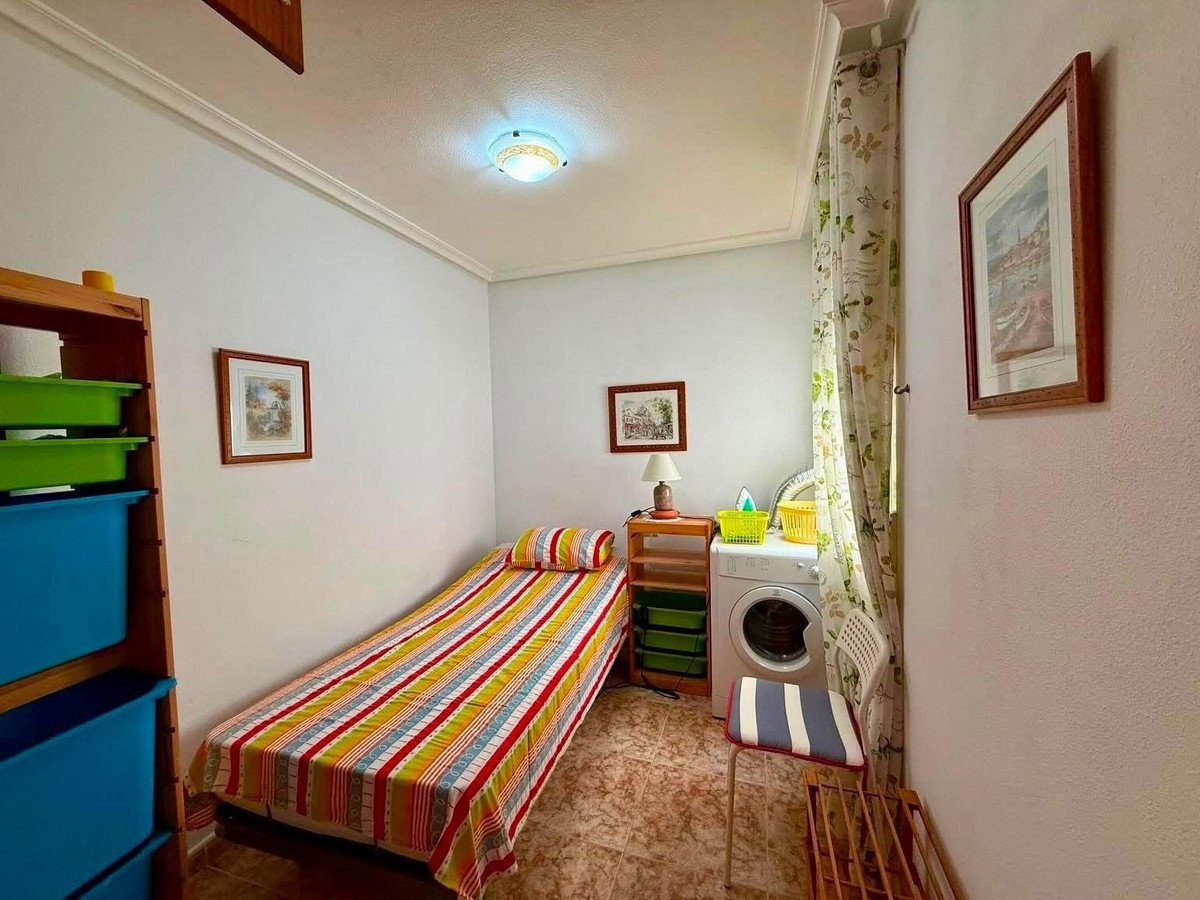 2 Bed Middle Floor Apartment in Torrevieja