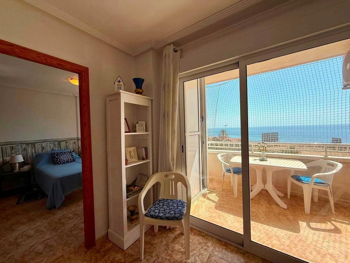 2 Bed Middle Floor Apartment in Torrevieja
