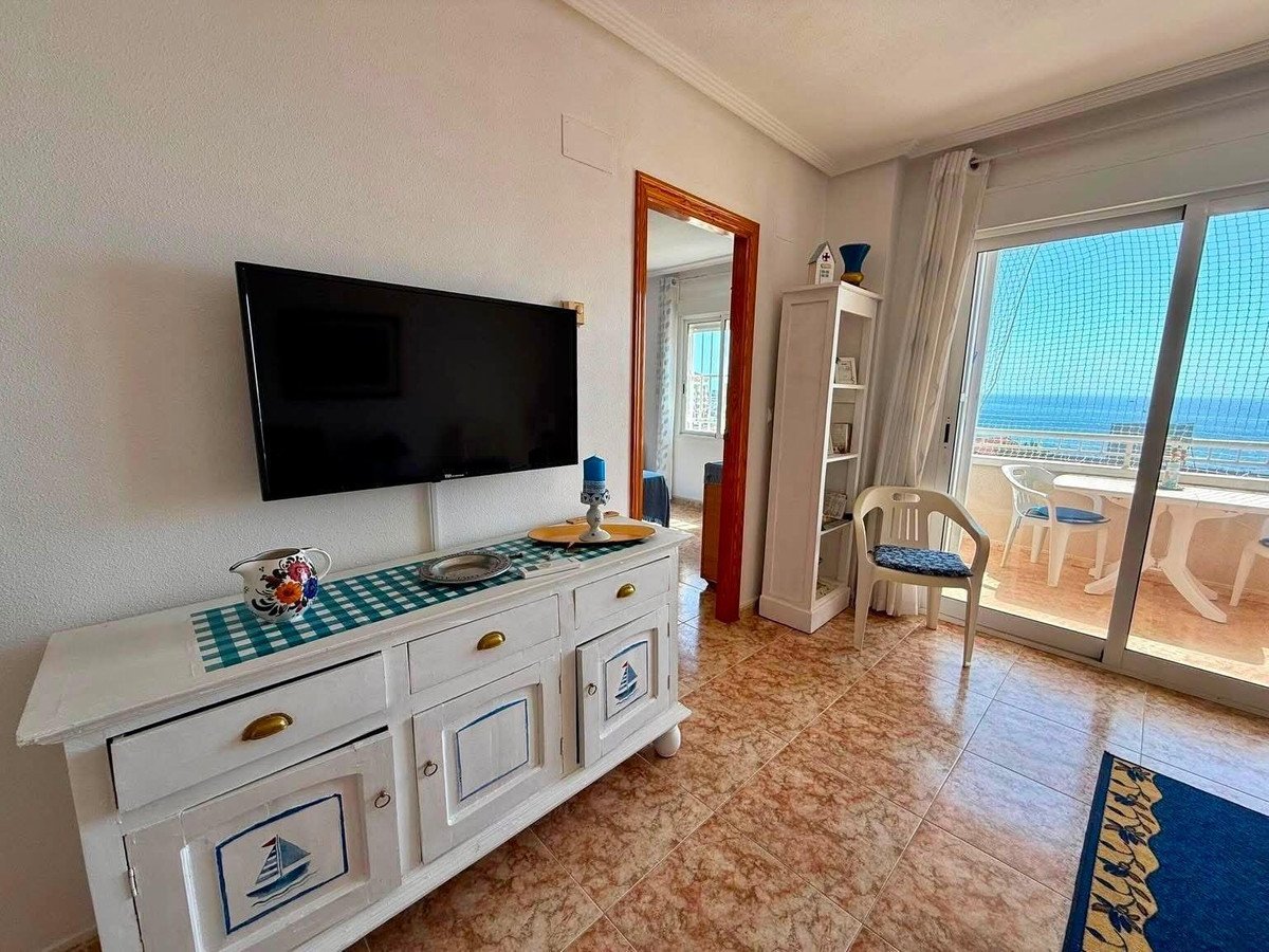 2 Bed Middle Floor Apartment in Torrevieja