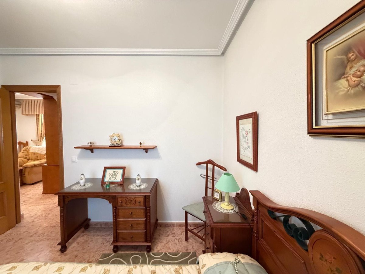 3 Bed Middle Floor Apartment in Torrevieja