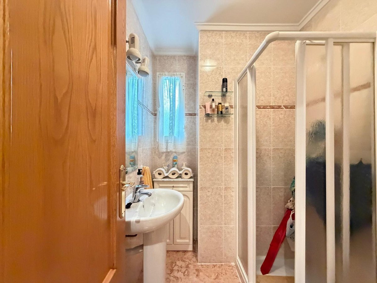 3 Bed Middle Floor Apartment in Torrevieja