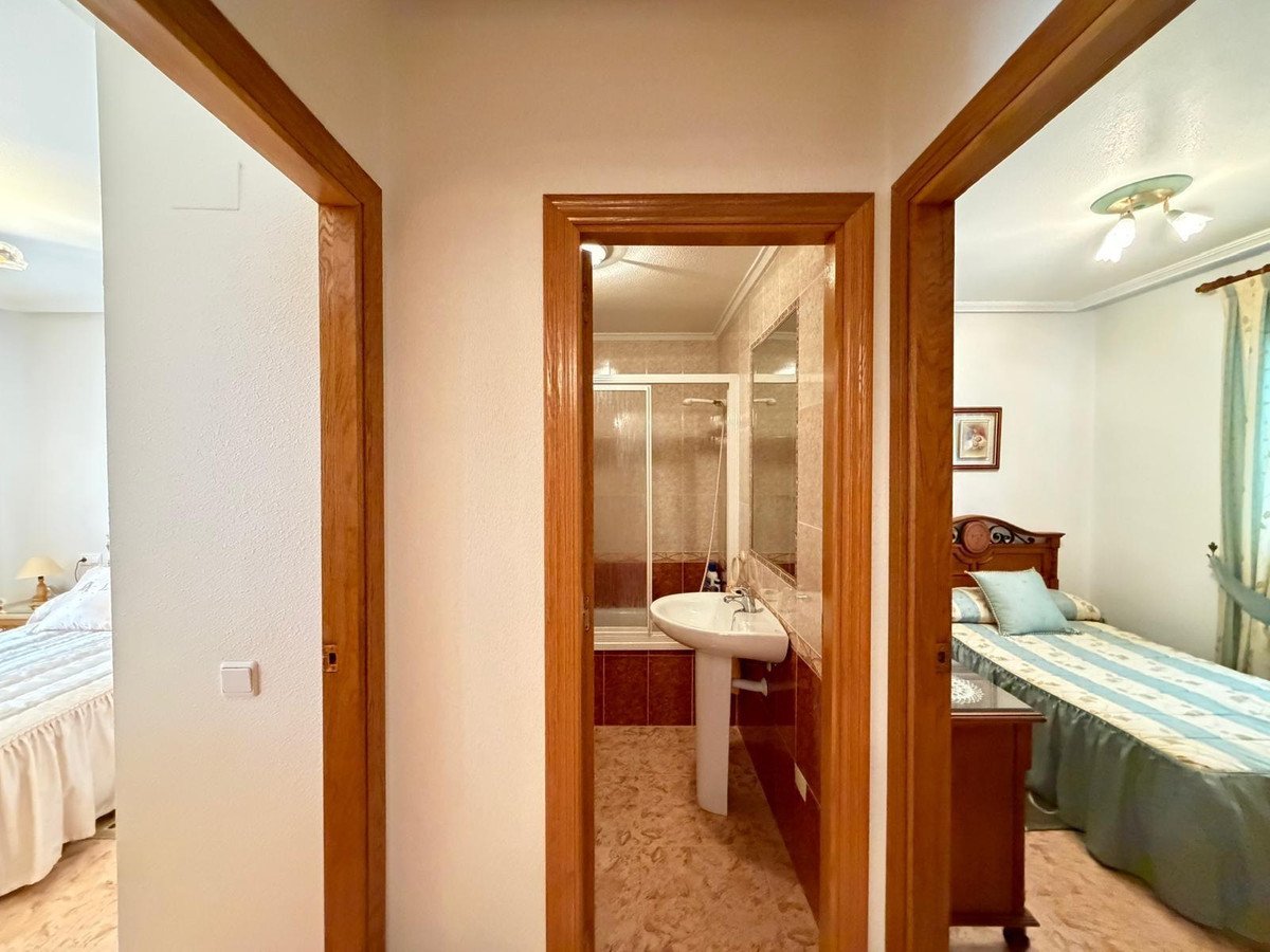 3 Bed Middle Floor Apartment in Torrevieja