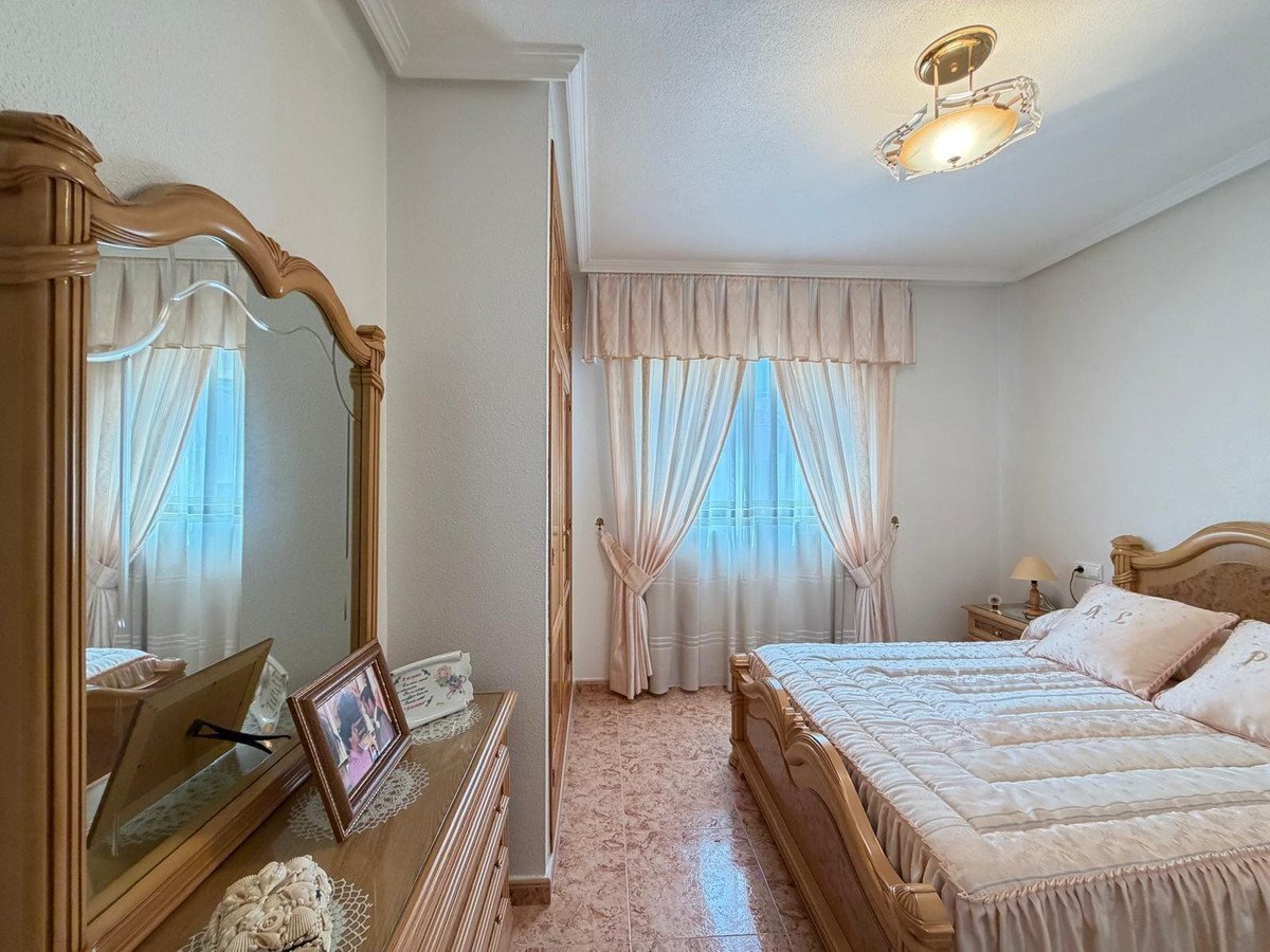 3 Bed Middle Floor Apartment in Torrevieja