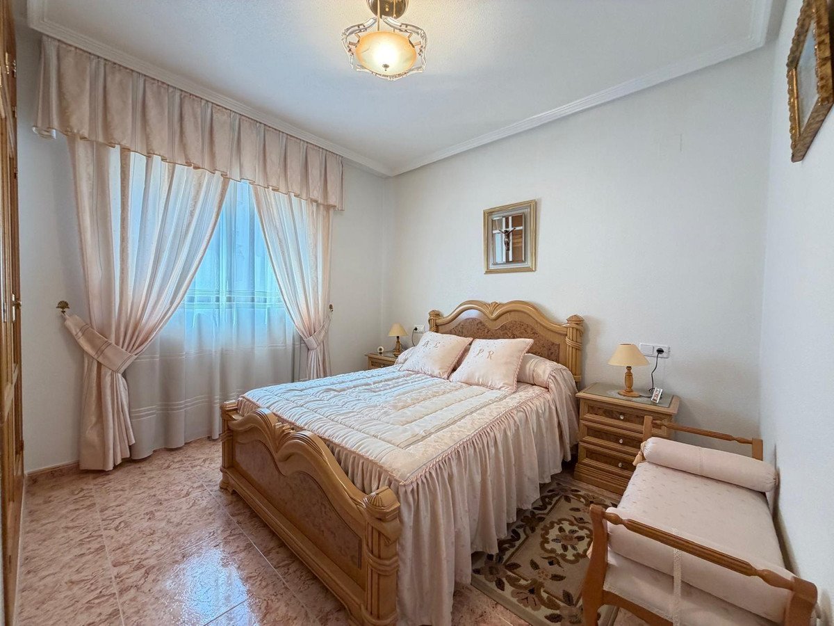 3 Bed Middle Floor Apartment in Torrevieja