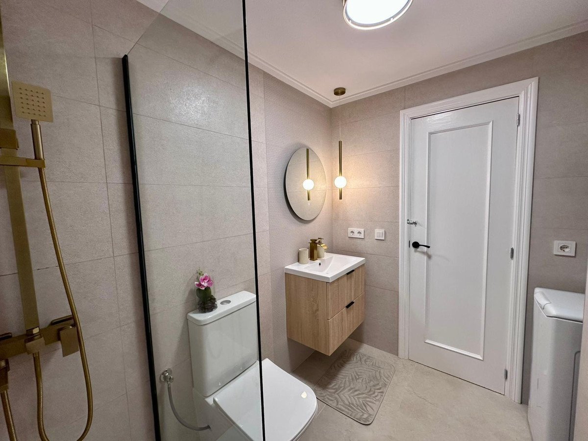 2 Bed Middle Floor Apartment in Torrevieja