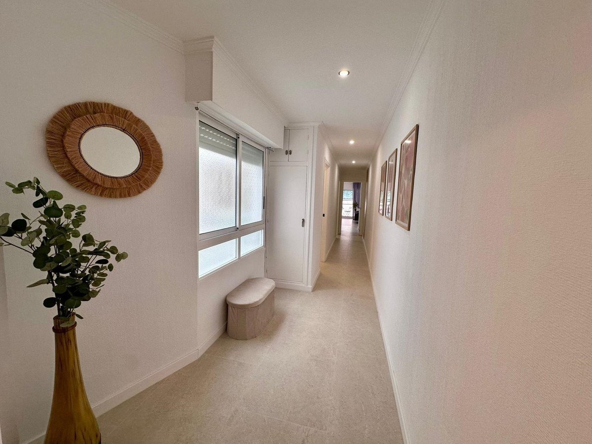 2 Bed Middle Floor Apartment in Torrevieja