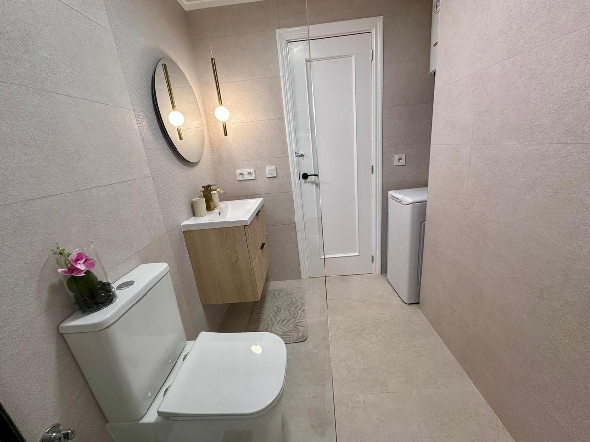 2 Bed Middle Floor Apartment in Torrevieja