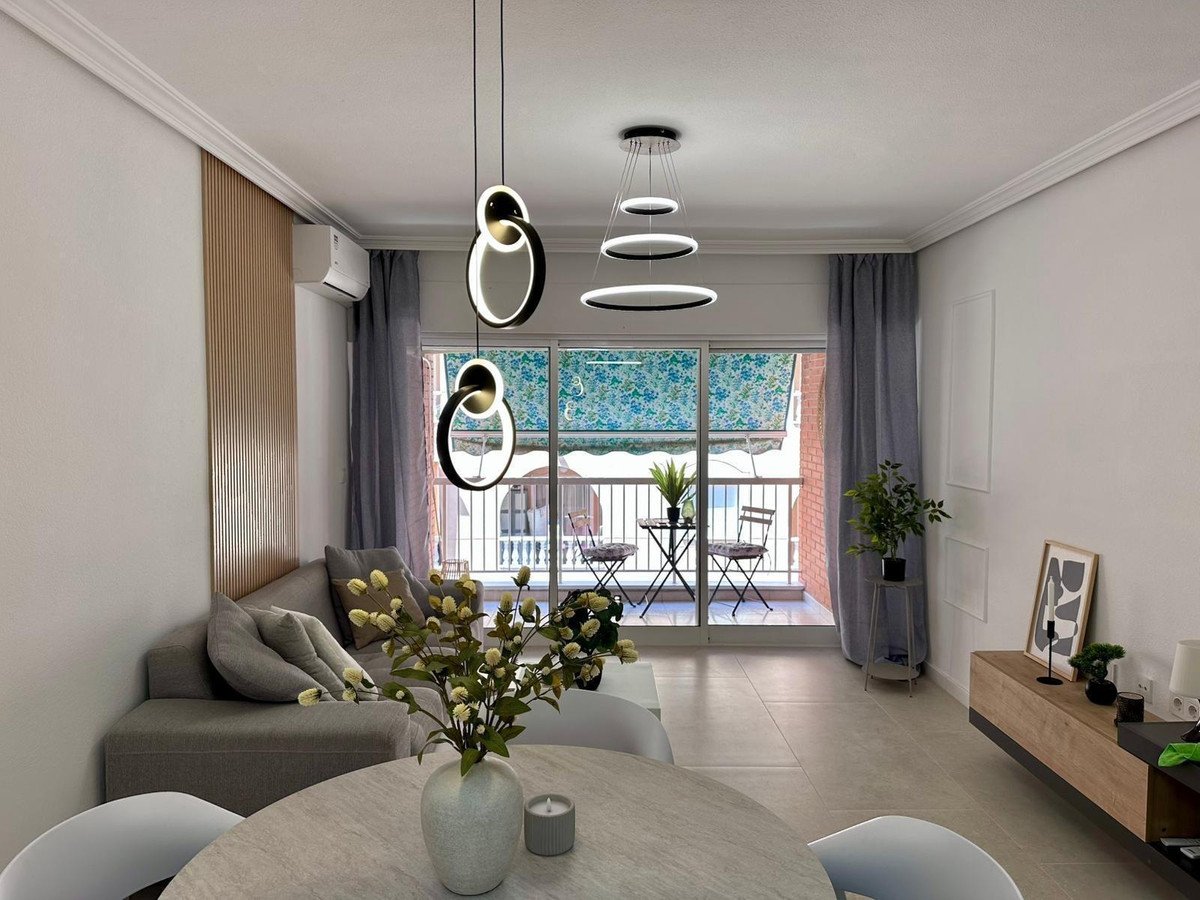 2 Bed Middle Floor Apartment in Torrevieja