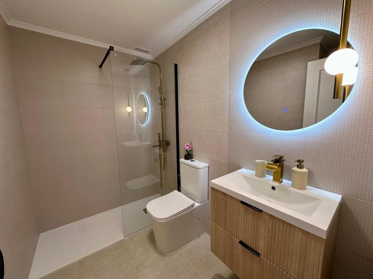 2 Bed Middle Floor Apartment in Torrevieja