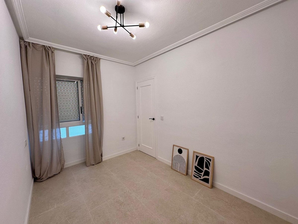 2 Bed Middle Floor Apartment in Torrevieja