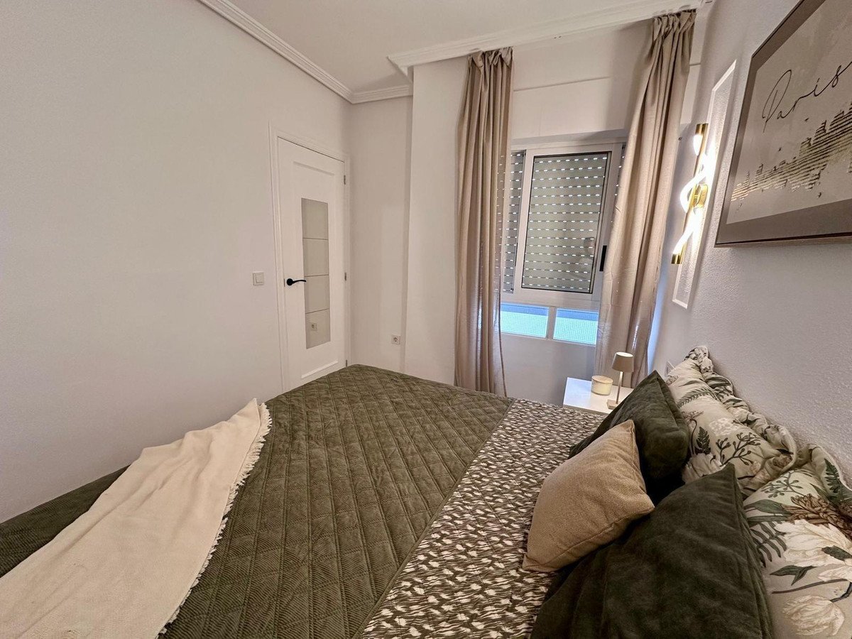 2 Bed Middle Floor Apartment in Torrevieja