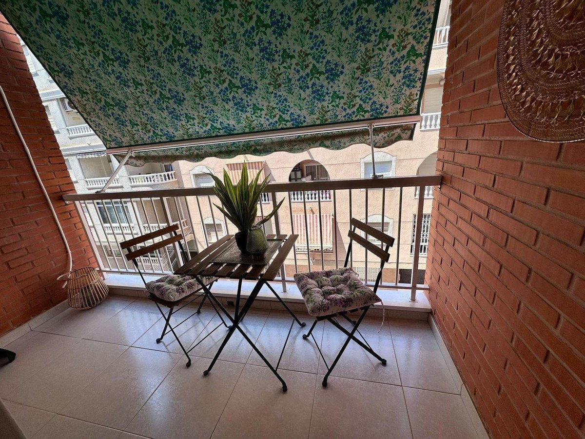 2 Bed Middle Floor Apartment in Torrevieja