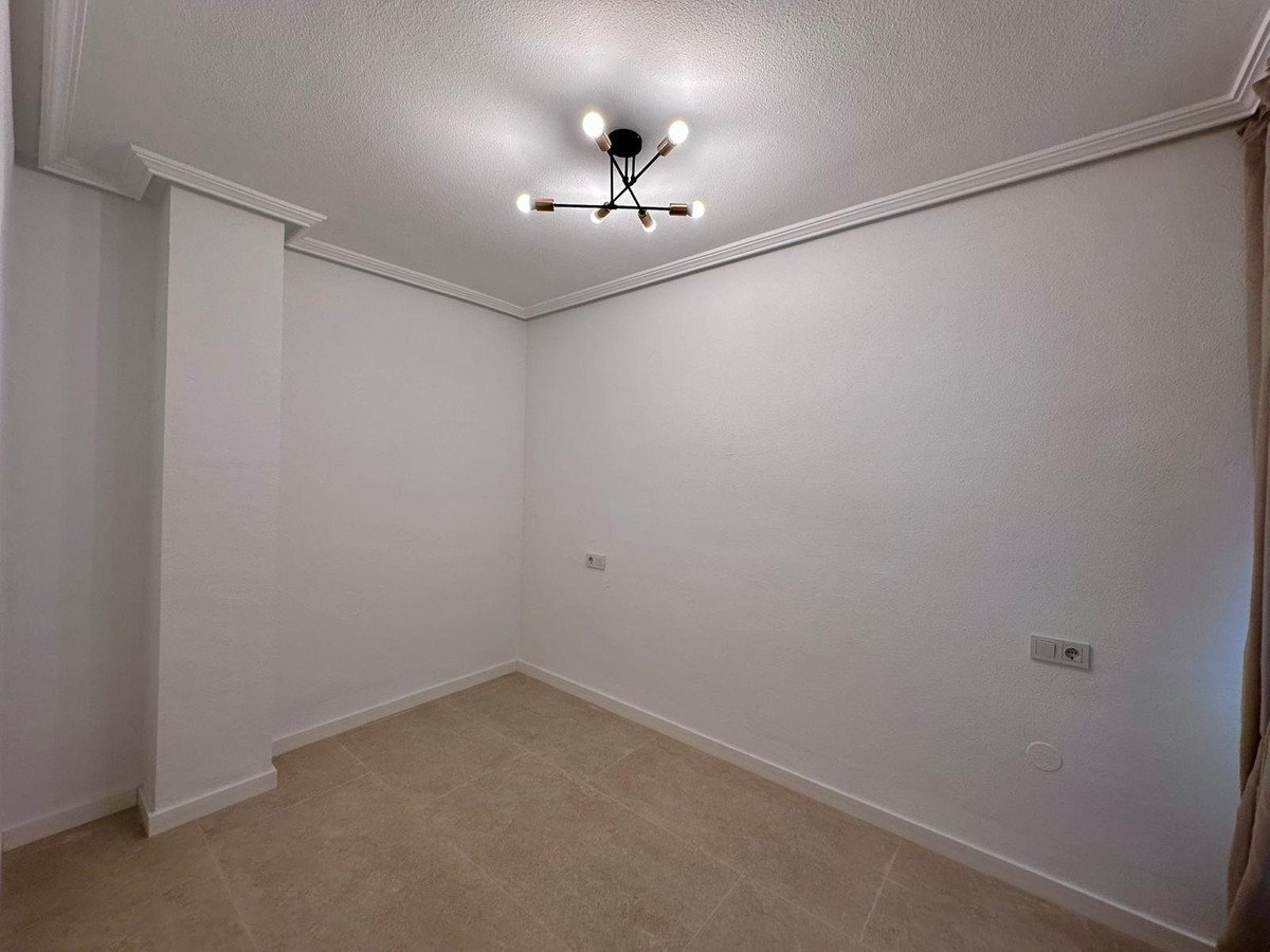 2 Bed Middle Floor Apartment in Torrevieja
