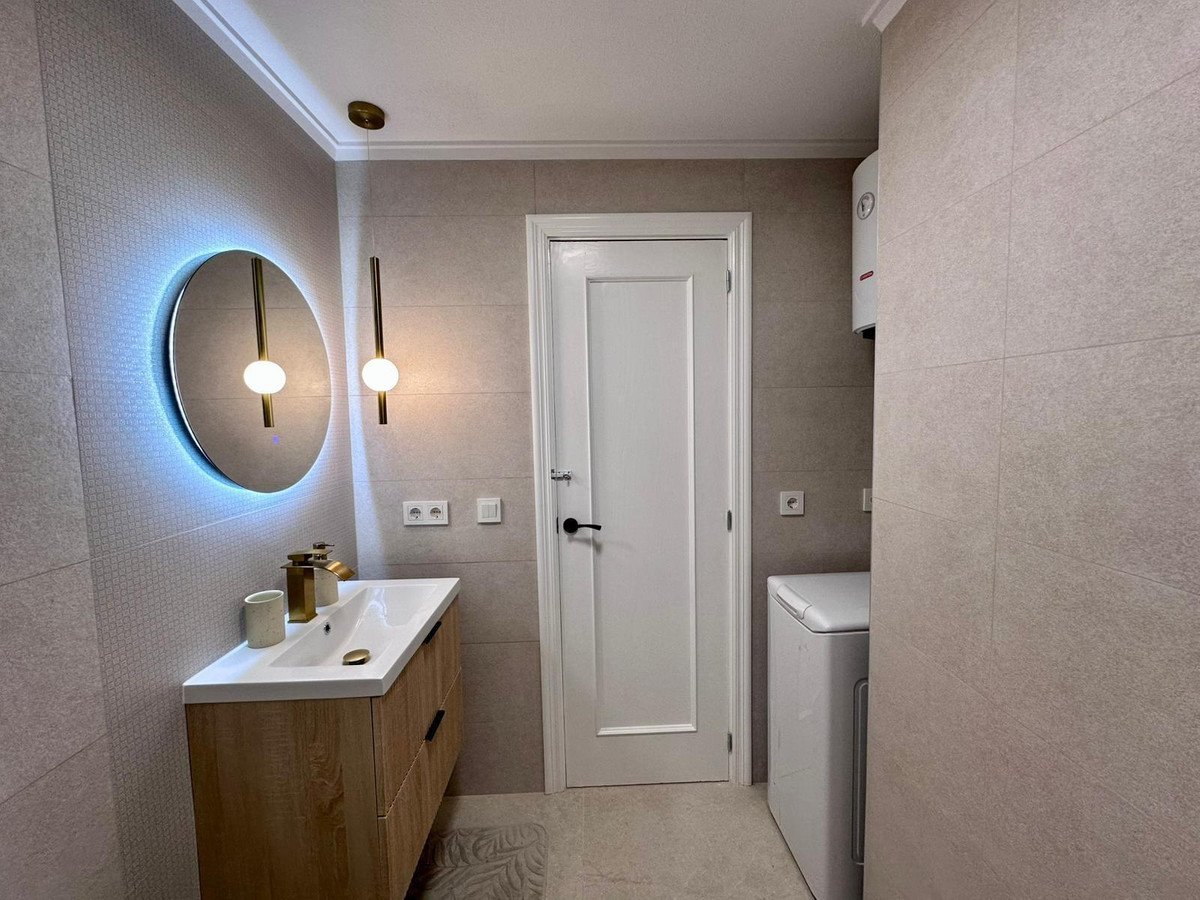 2 Bed Middle Floor Apartment in Torrevieja