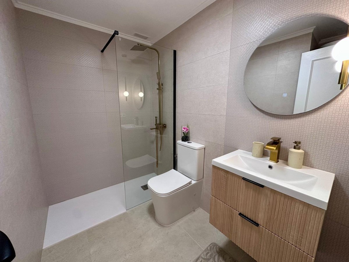 2 Bed Middle Floor Apartment in Torrevieja