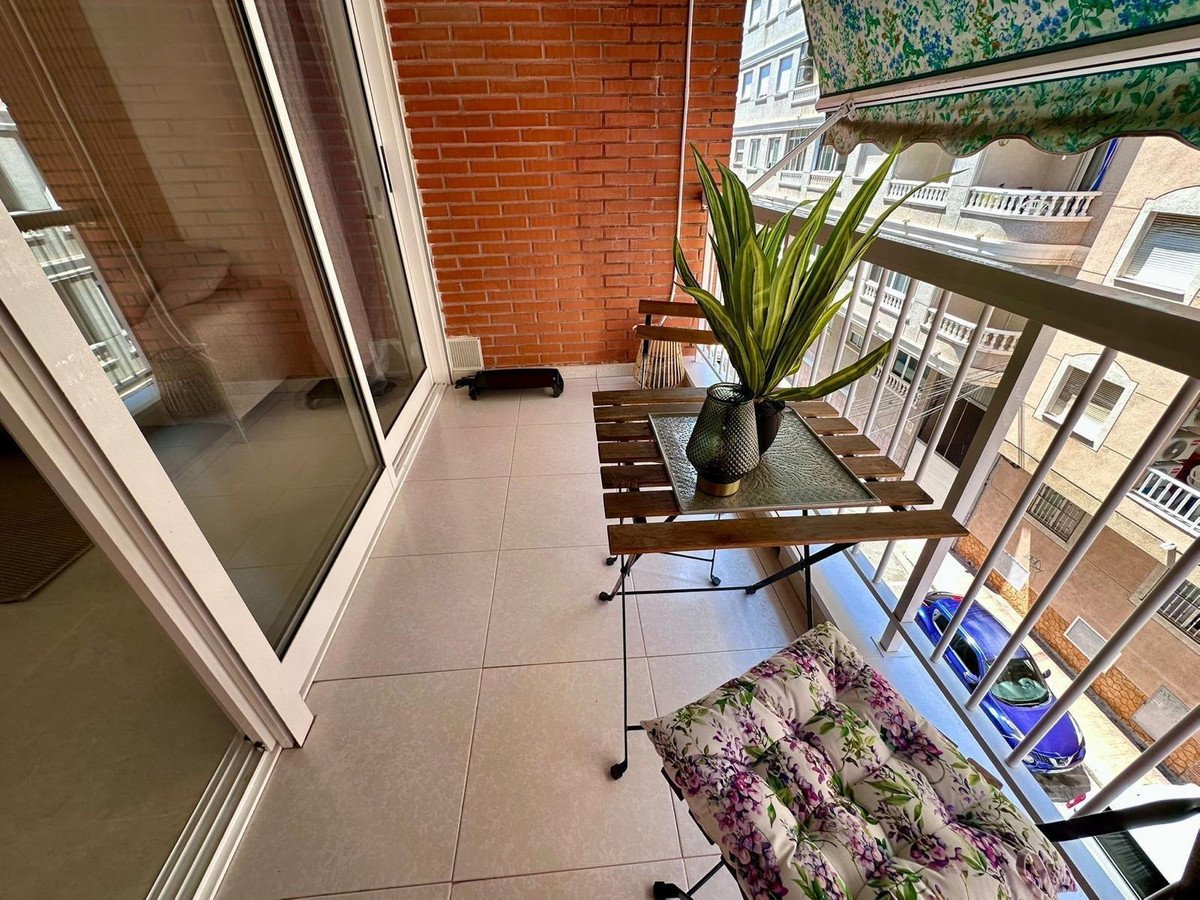 2 Bed Middle Floor Apartment in Torrevieja