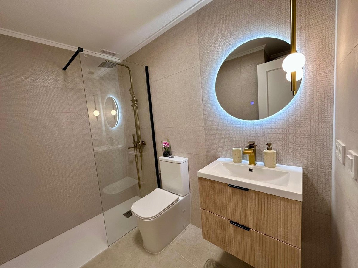 2 Bed Middle Floor Apartment in Torrevieja