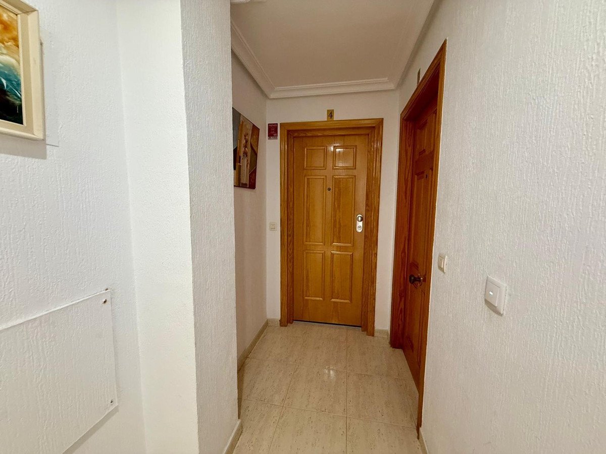 2 Bed Middle Floor Apartment in Torrevieja