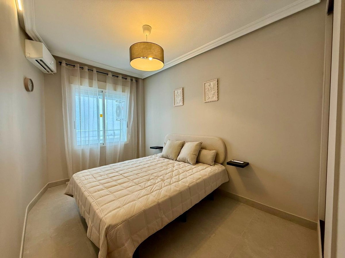 2 Bed Middle Floor Apartment in Torrevieja