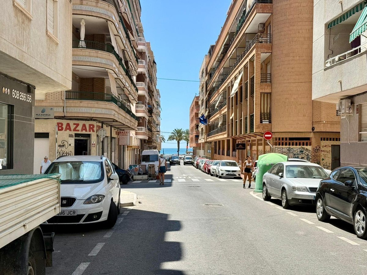 2 Bed Middle Floor Apartment in Torrevieja