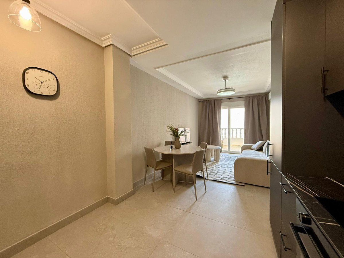 2 Bed Middle Floor Apartment in Torrevieja