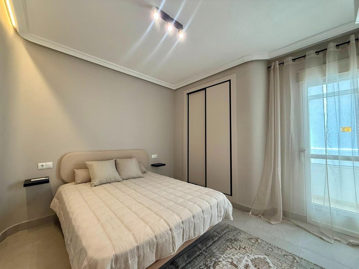 2 Bed Middle Floor Apartment in Torrevieja
