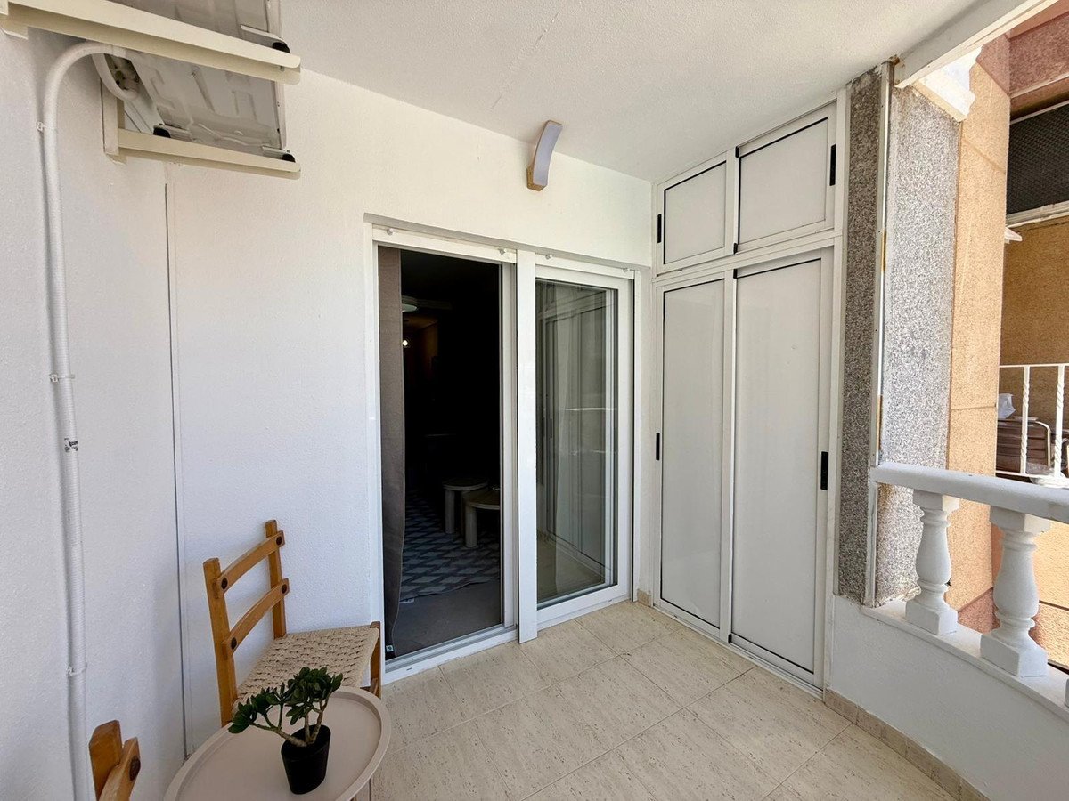 2 Bed Middle Floor Apartment in Torrevieja