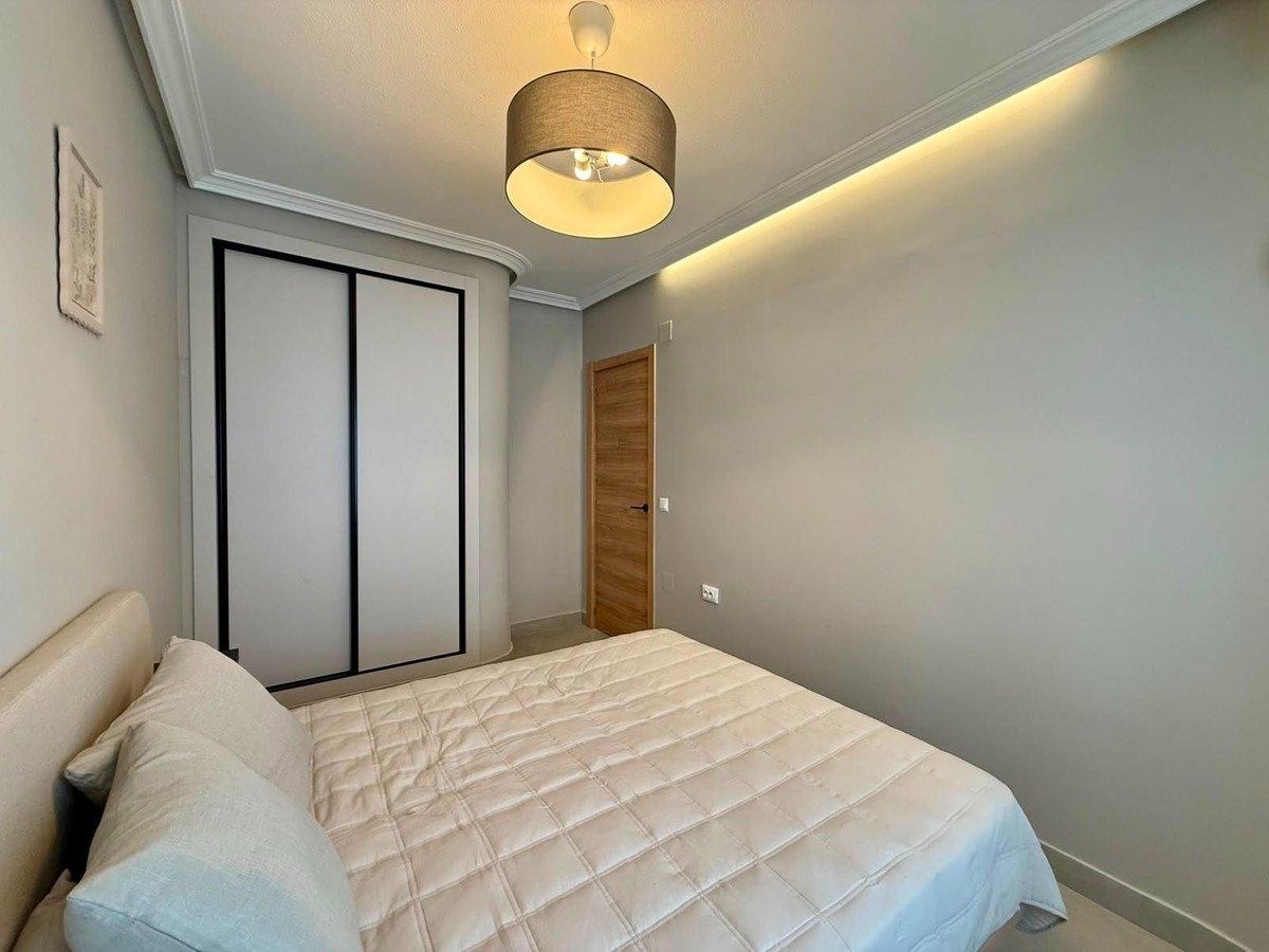 2 Bed Middle Floor Apartment in Torrevieja