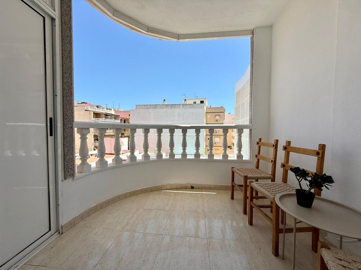 2 Bed Middle Floor Apartment in Torrevieja