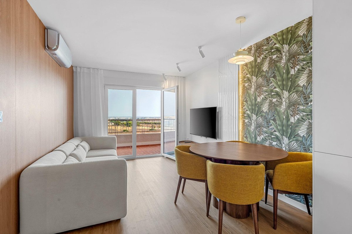 2 Bed Middle Floor Apartment in Torrevieja