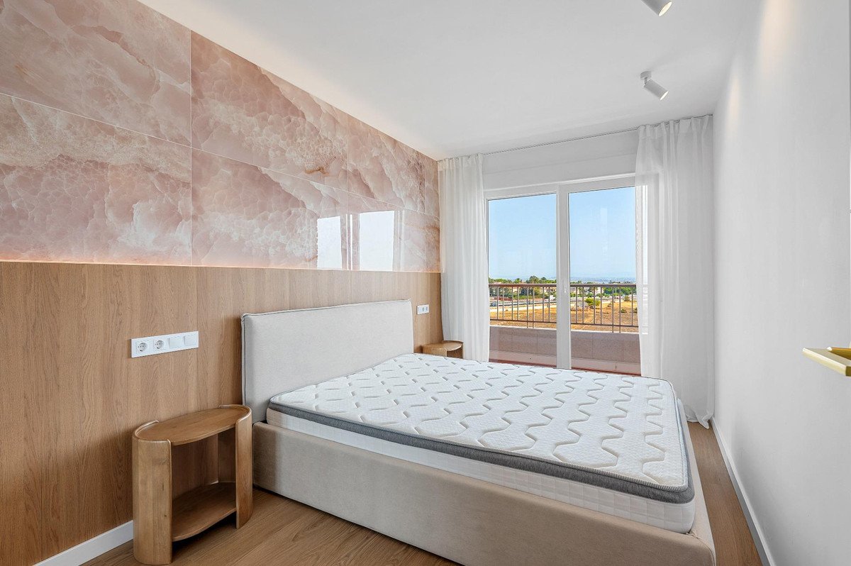 2 Bed Middle Floor Apartment in Torrevieja