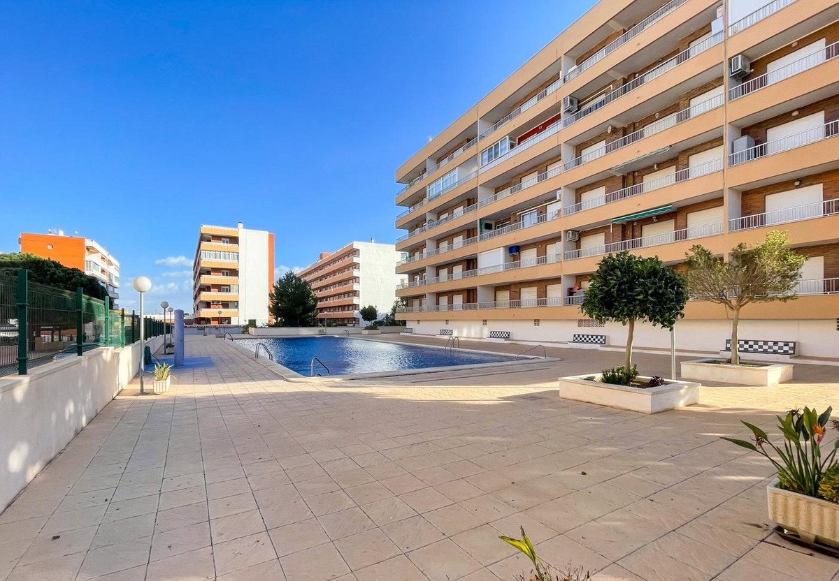2 Bed Middle Floor Apartment in Torrevieja
