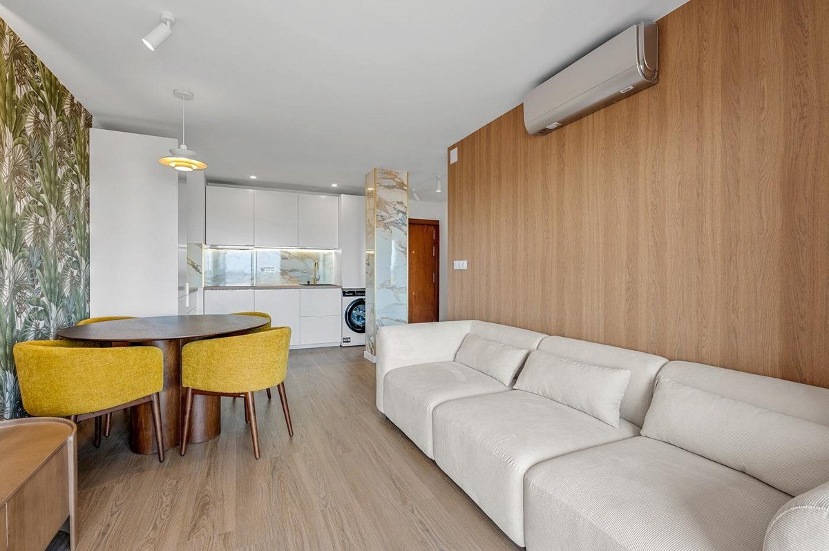 2 Bed Middle Floor Apartment in Torrevieja