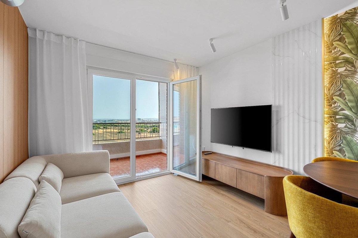 2 Bed Middle Floor Apartment in Torrevieja