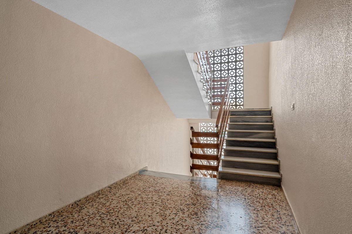 2 Bed Middle Floor Apartment in Torrevieja