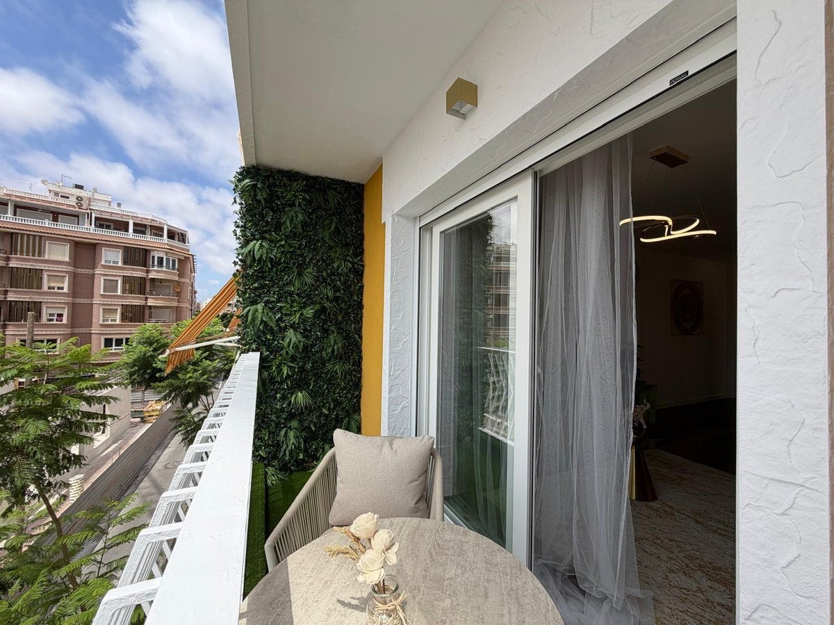 3 Bed Middle Floor Apartment in Torrevieja