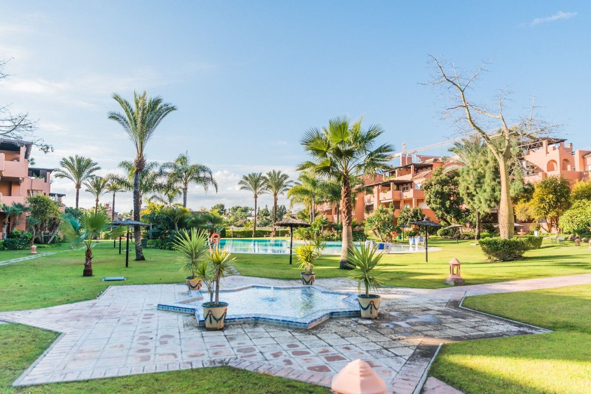 2 Bed Middle Floor Apartment in Guadalmina Baja