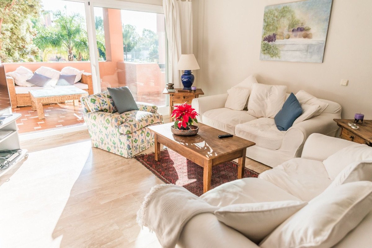 2 Bed Middle Floor Apartment in Guadalmina Baja