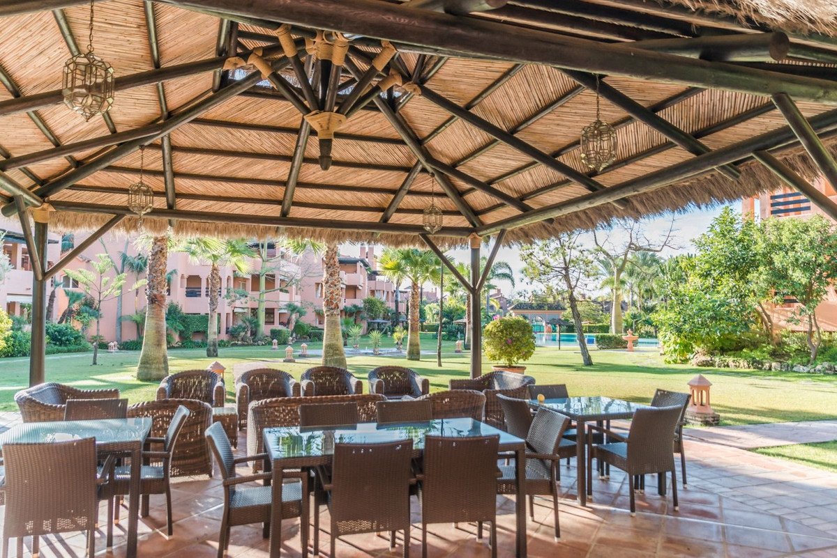 2 Bed Middle Floor Apartment in Guadalmina Baja