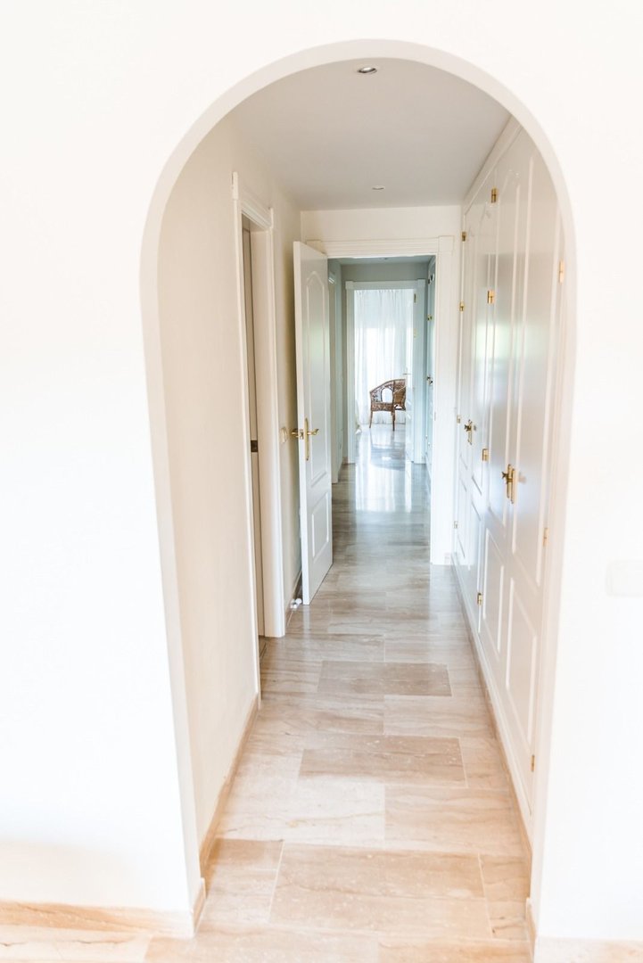 2 Bed Middle Floor Apartment in Guadalmina Baja