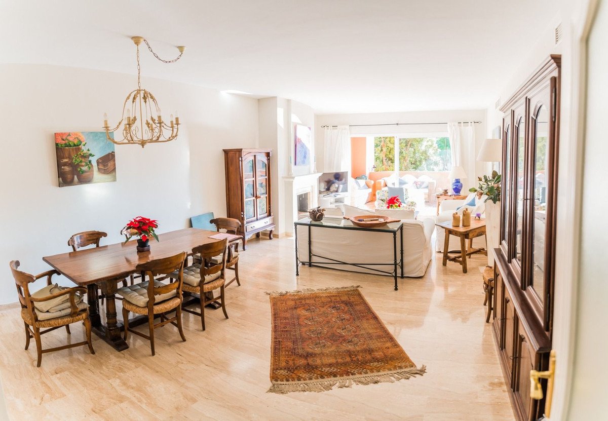 2 Bed Middle Floor Apartment in Guadalmina Baja