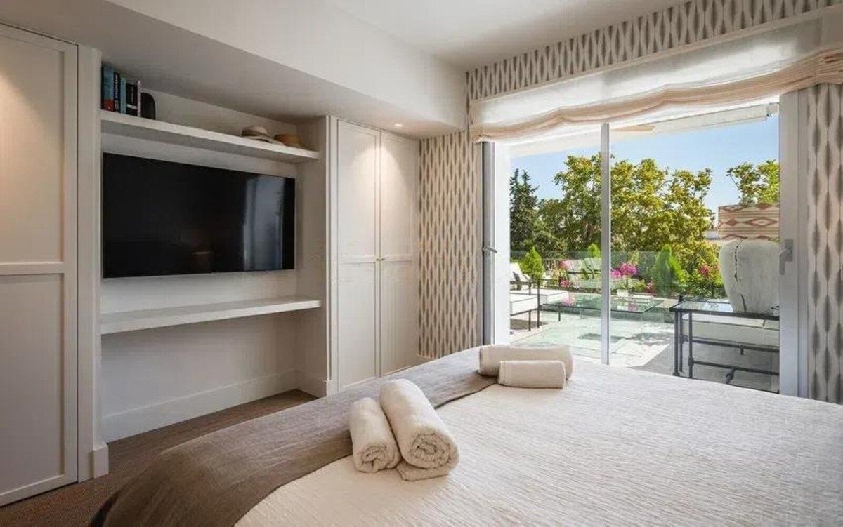 3 Bed Middle Floor Apartment in The Golden Mile