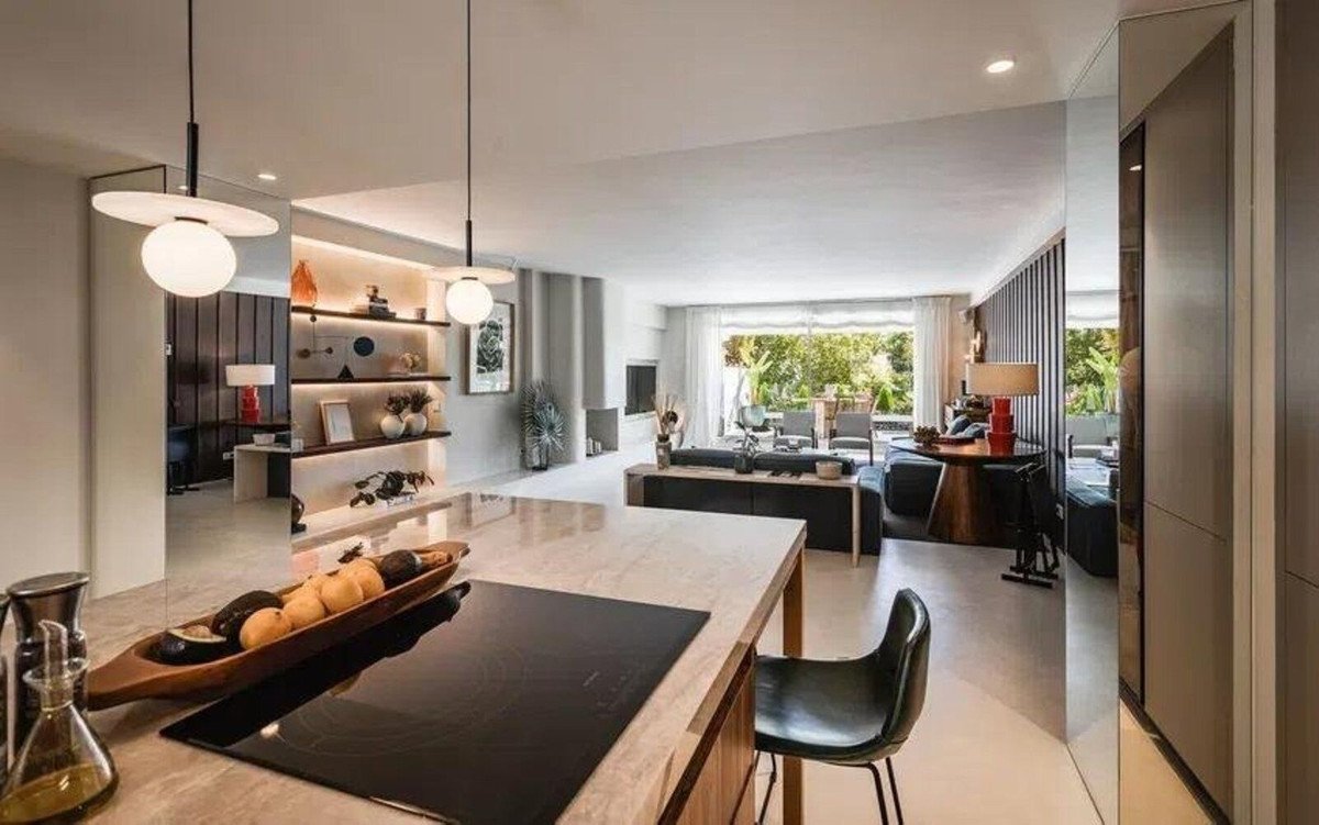 3 Bed Middle Floor Apartment in The Golden Mile