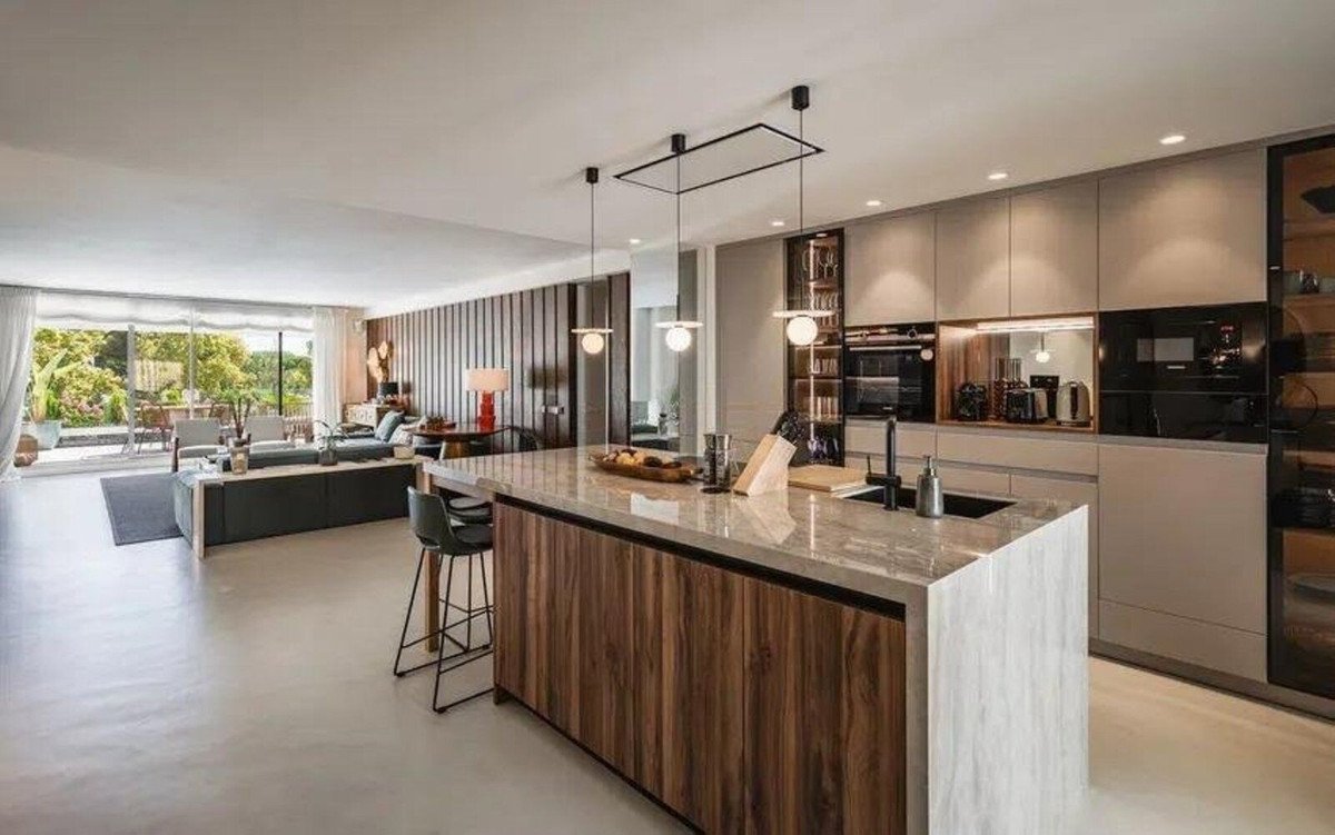 3 Bed Middle Floor Apartment in The Golden Mile