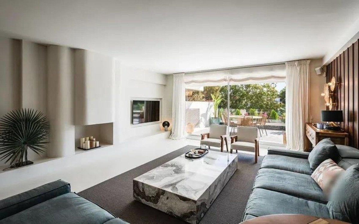 3 Bed Middle Floor Apartment in The Golden Mile
