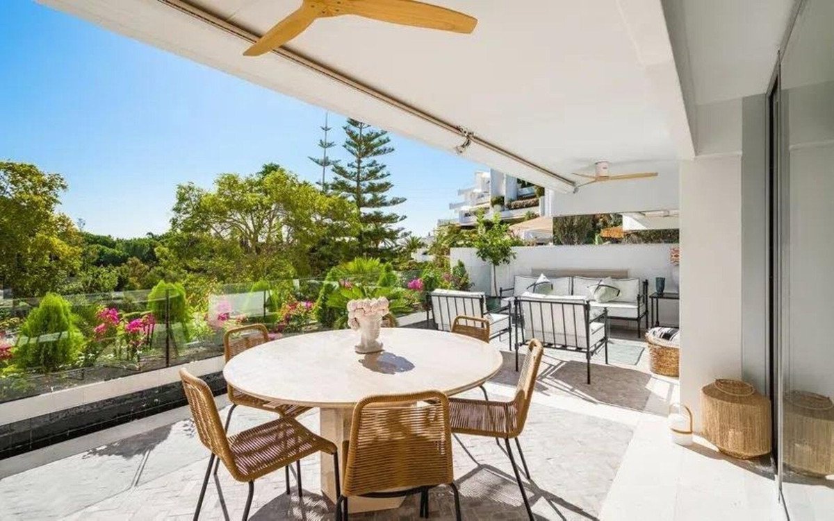 3 Bed Middle Floor Apartment in The Golden Mile