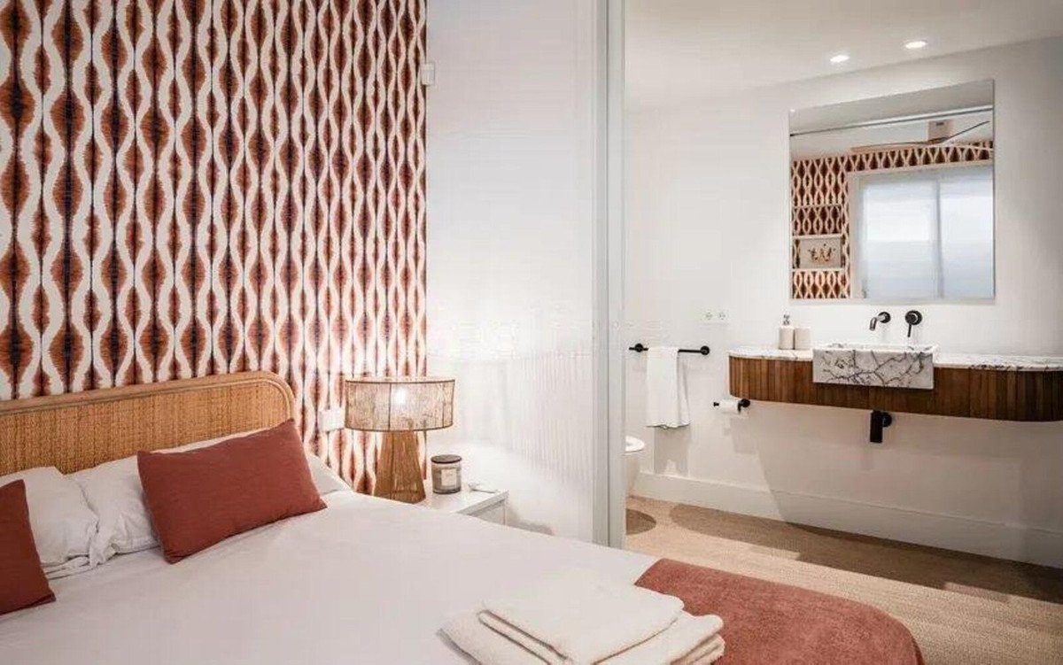 3 Bed Middle Floor Apartment in The Golden Mile