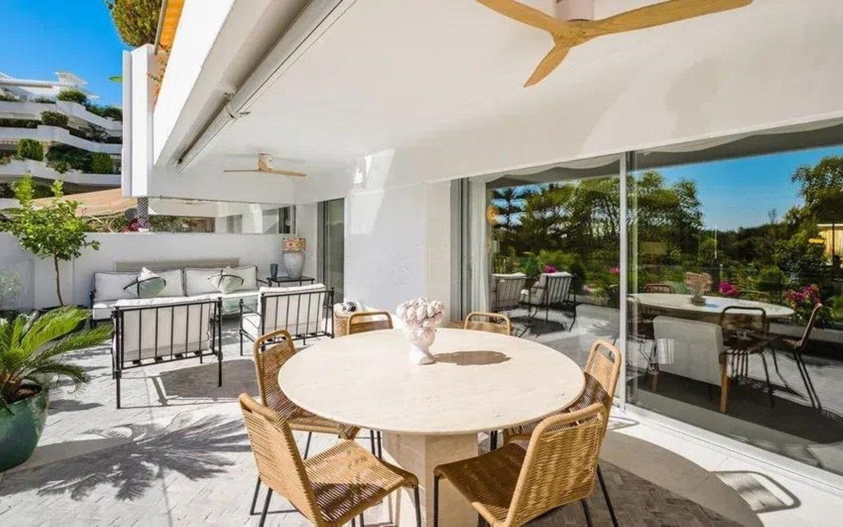 3 Bed Middle Floor Apartment in The Golden Mile