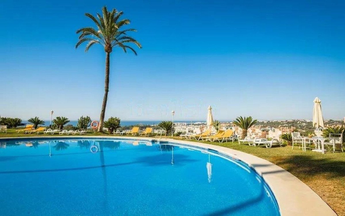 3 Bed Middle Floor Apartment in The Golden Mile